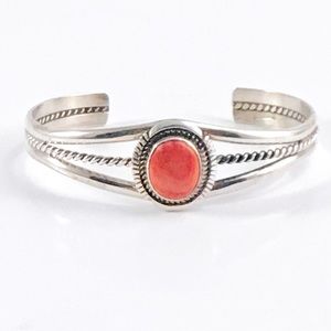 925 Spiny Oyster Detailed Cuff Bracelet